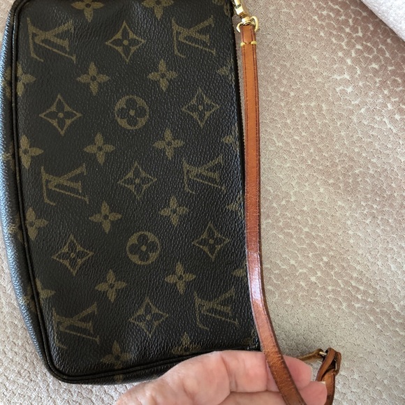 Louis Vuitton Monogram Pochette Accessories - Picture 7 of 10